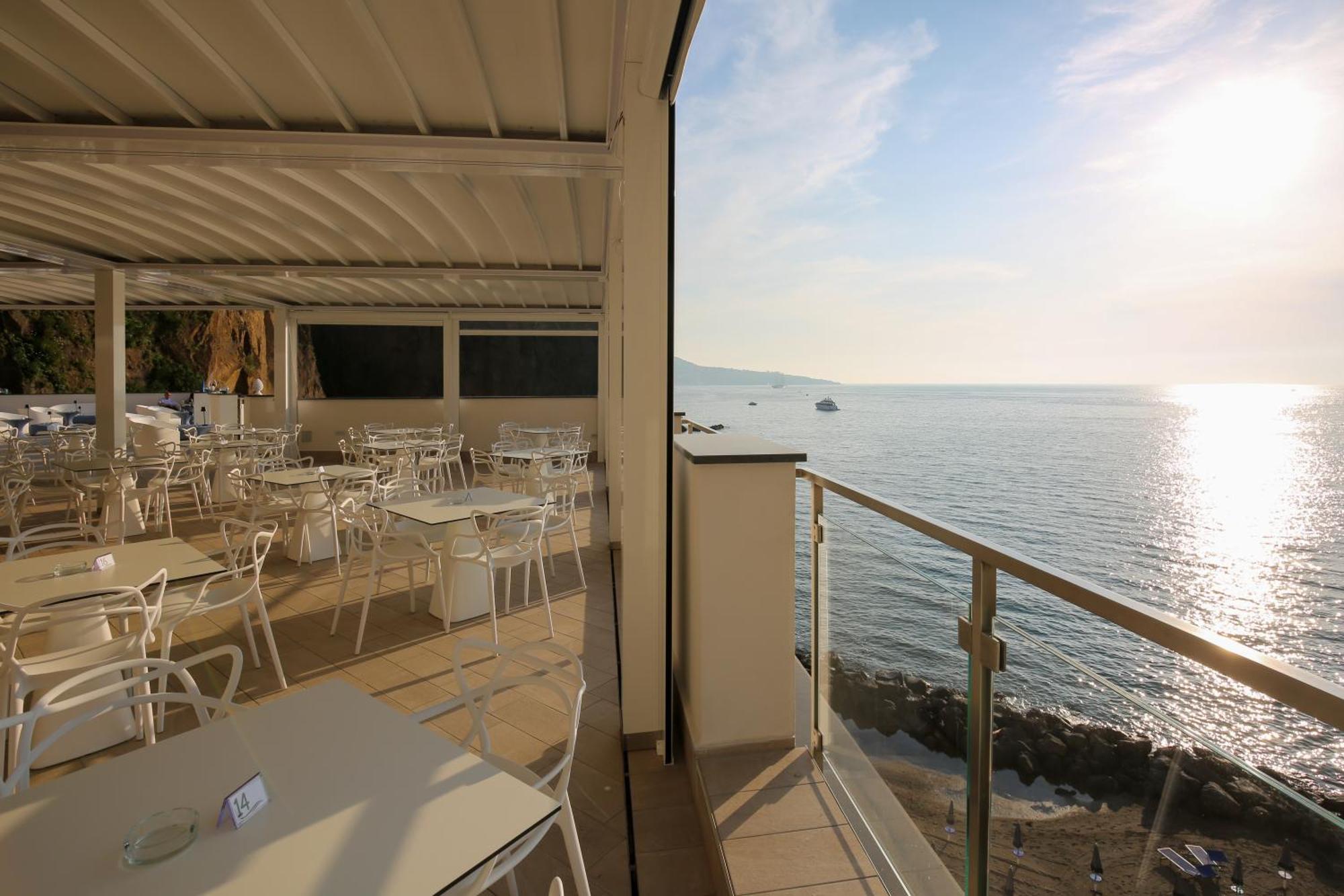 Giosue' A Mare Sorrento Hotel 4*
